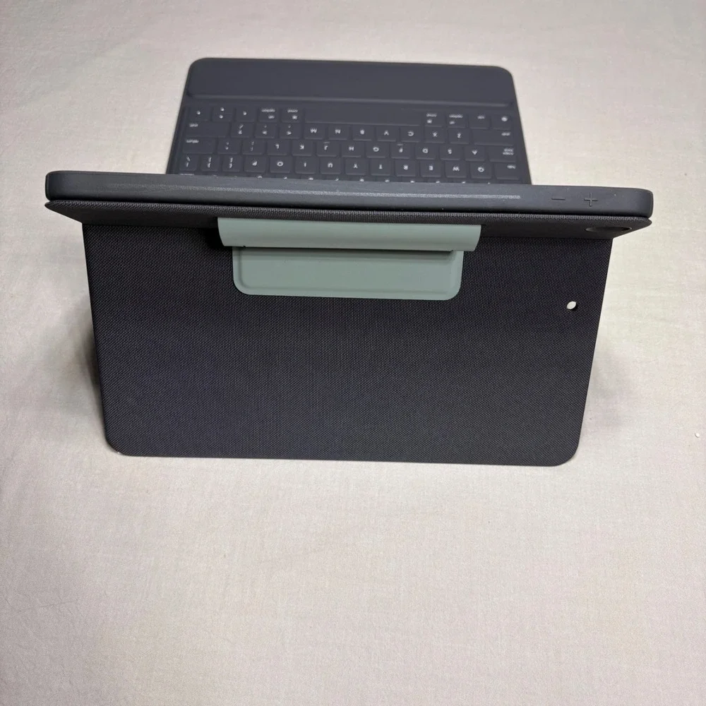 Logitech Rugged Folio iPad Keyboard Case Charcoal Grey YU0073 Smart Connector